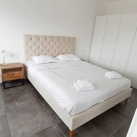 Charming 1 Bedroom Flat W Terrace&parking-67b 公寓 *